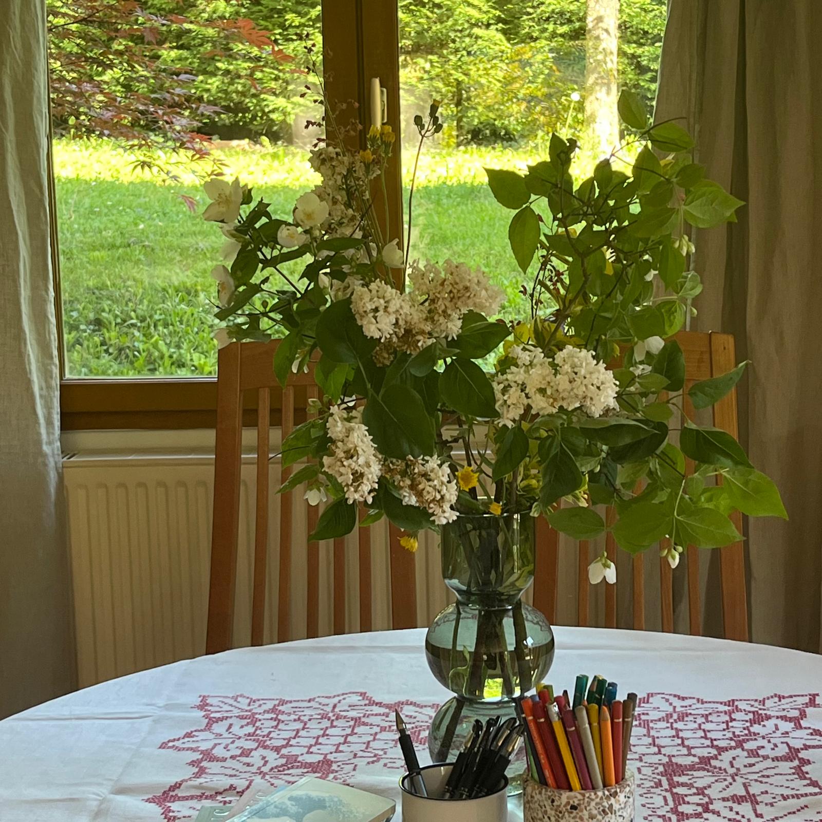 table interieur vue exterieure
